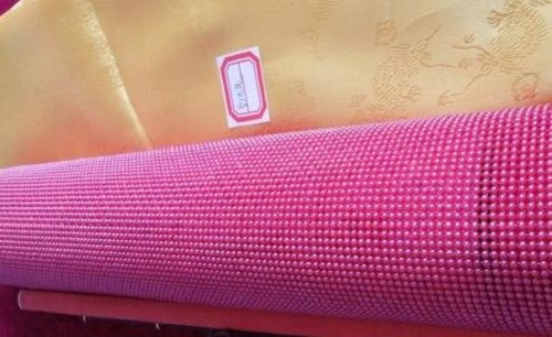 3月19日，拿回家做的手工活，在家做手工活掙錢，手工之家的珠繡串珠材料包里都有什么？圖為勵志珠珠繡串珠成品手工剪影