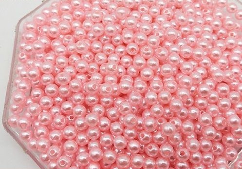 3月28日，手工活加工，手工活外發(fā)，做手工之家的純手工活外發(fā)加工項目該如何提高收入，圖為勵志珠珠繡手工繡珠剪影
