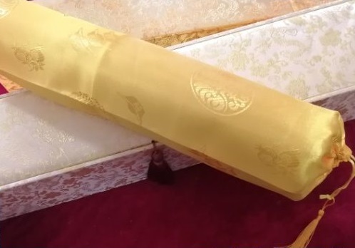 4月1日，手工活在家兼職也能干，這個(gè)拿回家做的手工活的珠繡產(chǎn)品怎么用？圖為勵(lì)志珠珠繡串珠手工（一款）成品外包裝剪影