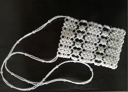 4月24日，可以寄到家做的手工活，手工活兼職，手工活外發(fā)加工企業(yè)手工之家的服務(wù)，合作前后都好，圖為勵(lì)志珠珠繡串珠手工珠包產(chǎn)品剪影