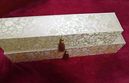 5月12日，農(nóng)村手工活加工項目代，帶回家做手工活，手工之家這樣做，大家自然很放心，圖為勵志珠珠繡手工產(chǎn)品多款外包裝剪影