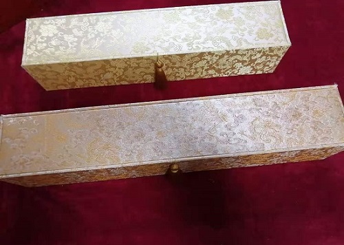 5月12日，農(nóng)村手工活加工項目代，帶回家做手工活，手工之家這樣做，大家自然很放心，圖為勵志珠珠繡手工產(chǎn)品多款外包裝剪影