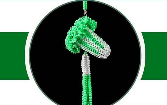 5月24日，可以在家做的手工活，可靠的手工活外發(fā)，做手工之家的珠繡手工活，收入怎么樣？圖為勵志珠珠繡串珠手工產(chǎn)品剪影