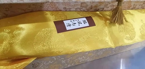 6月12日，拿回家做的手工活大批，可靠的手工活外發(fā)，不管什么合作方式，在手工之家都沒有后顧之憂，圖為勵志珠珠繡手工成品外包裝剪影
