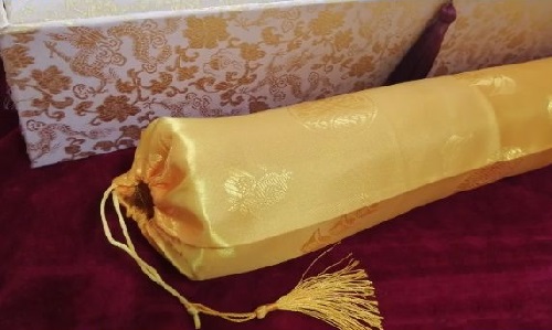 6月27日，帶回家做手工活，加工活外放的正規(guī)公司，為什么家庭婦女做手工之家的珠繡串珠手工活會(huì)成功？圖為勵(lì)志珠珠繡手工產(chǎn)品及外包裝剪影