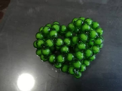 7月20日，在家做的手工活正規(guī)平臺，手工活外發(fā)加工正規(guī)的廠家，每一次成品銷售手工之家都是全力的，圖為勵志珠珠繡串珠手工產(chǎn)品剪影 