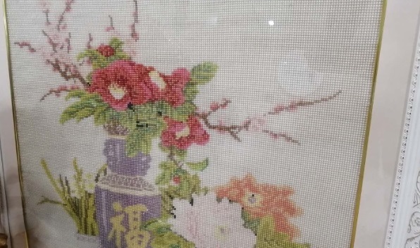 8月4日，手工活外發(fā)加工正規(guī)的廠家，可以在家做的手工活，實(shí)事求是，具體對待，手工之家的服務(wù)這樣做很好，圖為勵志珠珠繡串珠手工產(chǎn)品剪影