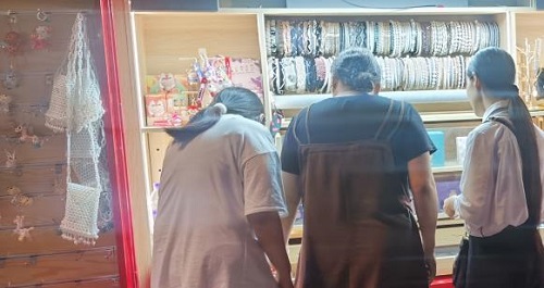 不做限制，包括加工人員在內(nèi)，大家都可以這樣掙錢(qián)--- --- 記手工之家成品銷(xiāo)售新平臺(tái)