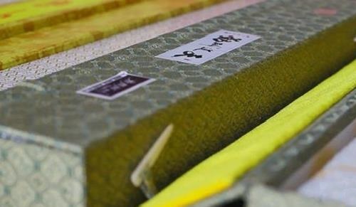 8月31日，在家做手工活賺錢，手工活正規(guī)可靠，手工之家的銷售體系是不斷開發(fā)拓展的，圖為勵志珠珠繡串珠手工產(chǎn)品外包裝剪影