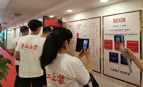 讓團(tuán)圓和相思遙寄一樣幸福！ --- ---記手工之家中秋祝福 