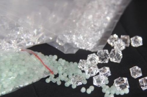 生長在強大的中國，常年都可以在家做手工活賺錢增收(圖1)
