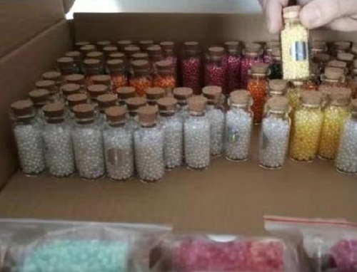 10月4日，手工兼職招聘帶回家做，手工活外發(fā)加工，積極扶持，手工之家的這個項目是很多人創(chuàng)業(yè)的好選擇，圖為勵志珠珠繡串珠手工材料剪影