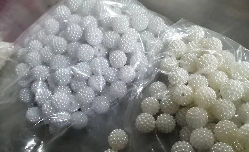 10月8日，純手工活外發(fā)加工項目，在家做手工活掙錢，通過珠繡串珠手工，手工之家讓很多人居家就業(yè)創(chuàng)業(yè)，圖為勵志珠珠繡串珠手工材料剪影
