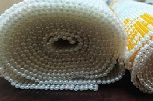 10月13日，純手工活代加工，手工外包發(fā)布平臺(tái)，手工之家負(fù)責(zé)提供的加工材料，齊全完備，圖為勵(lì)志珠珠繡串珠手工產(chǎn)品剪影