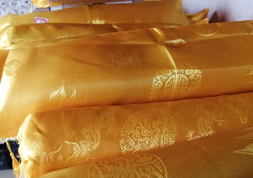 10月24日，靈活就業(yè)創(chuàng)業(yè)，手工加工回收項目，手工之家的加工費(fèi)結(jié)算讓人踏實，圖為勵志珠珠繡串珠手工產(chǎn)品剪影