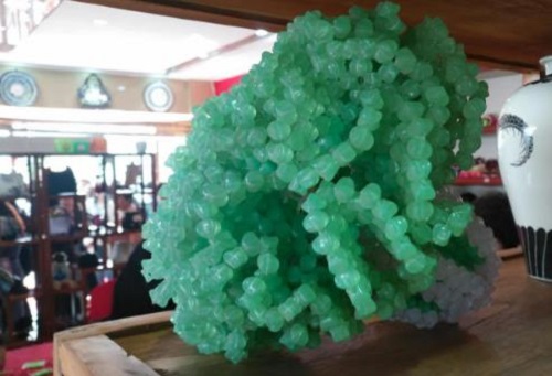 2月2日，想接正規(guī)廠家的手工項(xiàng)目，帶回家做的手工，手工之家團(tuán)隊(duì)包括大家每一個(gè)人，圖為勵(lì)志珠珠繡串珠手工產(chǎn)品剪影