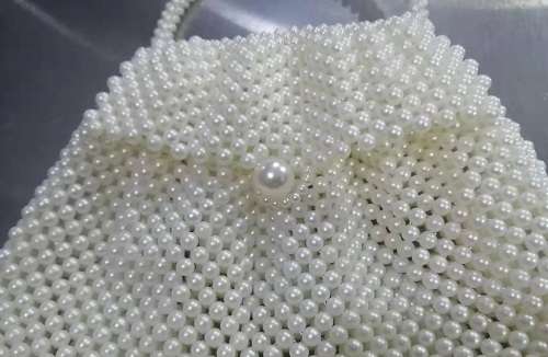 3月2日，拿回家做的手工副業(yè)，在家做手工掙錢，在手工之家做好手工項(xiàng)目需要注意的問題，圖為勵(lì)志珠珠繡串珠手工產(chǎn)品剪影