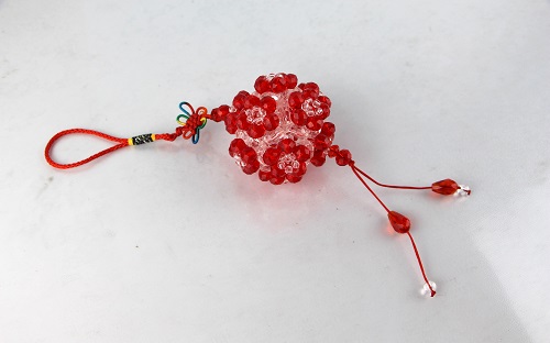 3月20日，穩(wěn)定可靠的手工副業(yè)，靈活就業(yè)做手工掙錢，在手工之家如何辦理合作，圖為勵志珠珠繡串珠手工產(chǎn)品剪影