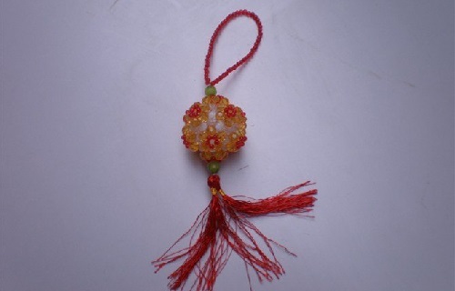 3月20日，穩(wěn)定可靠的手工副業(yè)，靈活就業(yè)做手工掙錢，在手工之家如何辦理合作，圖為勵志珠珠繡串珠手工產(chǎn)品剪影