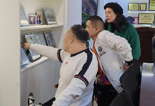攜手搭舞臺，手工助就業(yè) —— 記長沙市溫馨助殘公益服務(wù)中心領(lǐng)導(dǎo)蒞臨手工之家