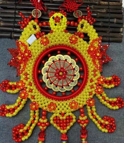 4月3日，手工加工回收項(xiàng)目，居家靈活就業(yè)創(chuàng)業(yè)好副業(yè)，手工之家的服務(wù)好是指哪些方面，圖為勵志珠珠繡串珠手工產(chǎn)品剪影