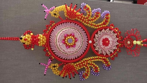 4月3日，手工加工回收項(xiàng)目，居家靈活就業(yè)創(chuàng)業(yè)好副業(yè)，手工之家的服務(wù)好是指哪些方面，圖為勵志珠珠繡串珠手工產(chǎn)品剪影