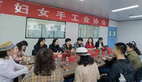 越了解、心越齊------記手工之家參加邯鄲市婦女手工業(yè)協(xié)會走近企業(yè)相關活動