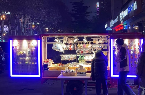 多一份好的收入，移動潮品店兼容并包，讓加工人員也可以這樣掙錢