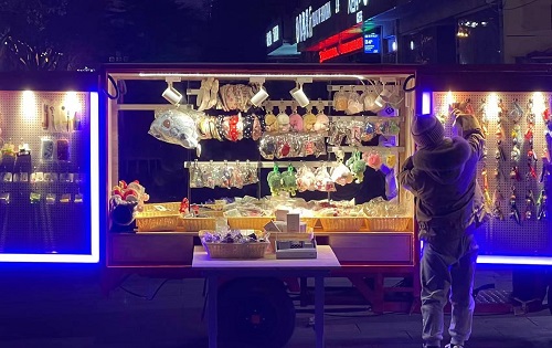 多一份好的收入，移動潮品店兼容并包，讓加工人員也可以這樣掙錢