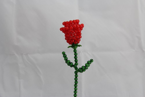 4月27日，在家里做什么可以掙錢(qián)又不用多投資，純手工項(xiàng)目受歡迎，手工之家的珠繡串珠項(xiàng)目好做在哪里，圖為勵(lì)志珠珠繡串珠手工產(chǎn)品剪影