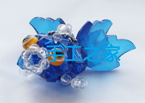 5月10日，在家兼職手工活，帶回家做的手工項(xiàng)目，在手工之家，為什么大家的收入有時(shí)差別那么大？圖為勵(lì)志珠珠繡串珠手工產(chǎn)品剪影