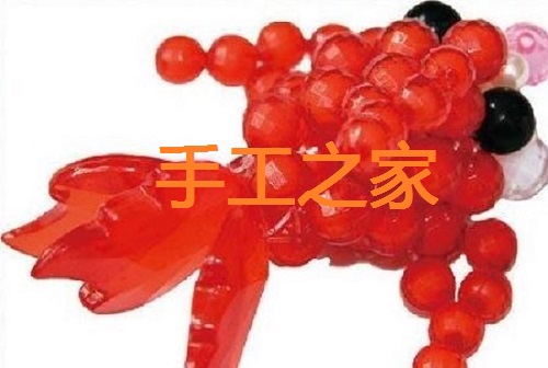 5月10日，在家兼職手工活，帶回家做的手工項(xiàng)目，在手工之家，為什么大家的收入有時(shí)差別那么大？圖為勵(lì)志珠珠繡串珠手工產(chǎn)品剪影