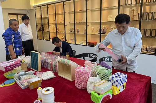用手工為殘疾人鋪就一條幸福路 —— 記河北殘疾人創(chuàng)業(yè)基地領導一行到手工之家考察洽談