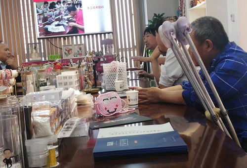 用手工為殘疾人鋪就一條幸福路 —— 記河北殘疾人創(chuàng)業(yè)基地領導一行到手工之家考察洽談