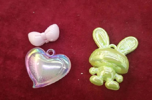 6月2日，在家里就能賺錢的工作，正規(guī)手工項目，靈活就業(yè)好選擇，手工之家手工事業(yè)發(fā)展離不開銷售體系，圖為勵志珠珠繡串珠手工材料剪影