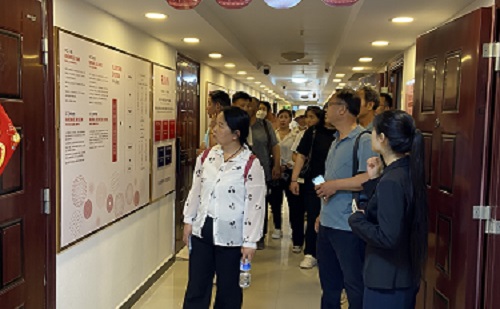 飾品加工廠+移動潮品店，讓大家一起做手工掙錢 ------ 記石家莊項目考察團(tuán)隊到手工之家考察合作