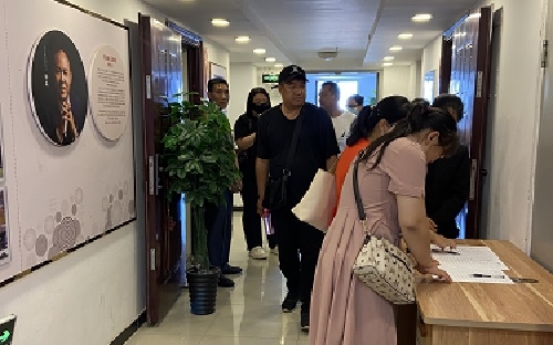 飾品加工廠+移動潮品店，讓大家一起做手工掙錢 ------ 記石家莊項目考察團(tuán)隊到手工之家考察合作