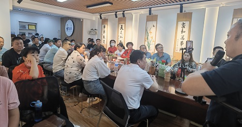 飾品加工廠+移動潮品店，讓大家一起做手工掙錢 ------ 記石家莊項目考察團(tuán)隊到手工之家考察合作