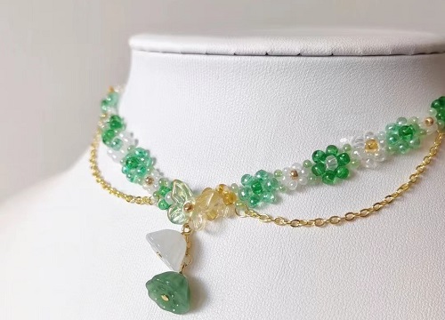 6月15日，手工活外發(fā)加工可靠嗎，靈活就業(yè)創(chuàng)業(yè)，飾品加工廠，在手工之家，為什么非常重視創(chuàng)新，圖為勵志珠珠繡串珠手工產品剪影