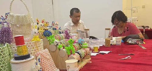 山東69歲崔大媽來手工之家考察學(xué)習(xí)合作，為什么做的比很多人都要強(qiáng)