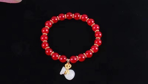 6月22日，手工活接單平臺(tái)，靈活就業(yè)的手工，開(kāi)飾品加工廠，手工之家與手工項(xiàng)目相互成就，圖為勵(lì)志珠珠繡串珠手工產(chǎn)品剪影