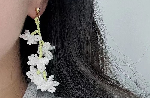 7月16日，手工活外發(fā)一手貨源，開飾品加工廠，居家靈活就業(yè)創(chuàng)業(yè)好選擇，與手工之家合作，遠(yuǎn)近不是問題，圖為串珠米珠繡手工產(chǎn)品剪影