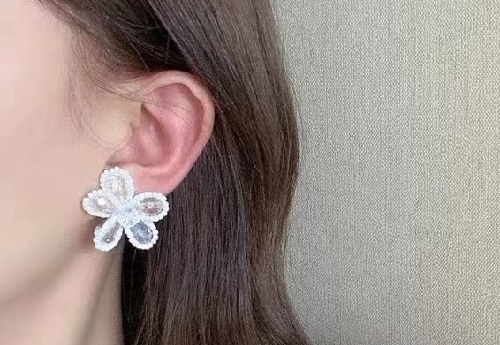 7月23日，手工活兼職招聘信息，開飾品加工廠，在家做手工副業(yè)靈活就業(yè)，在手工之家，這一方面沒有竅門，好好干才有好收獲，圖為串珠米珠繡手工產(chǎn)品剪影