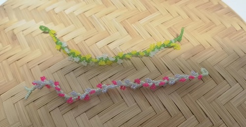 2月18日，外發(fā)手工活正規(guī)平臺，手工靈活就業(yè)創(chuàng)業(yè)，開飾品加工廠，選擇手工之家，這里有發(fā)展前景，圖為串珠米珠繡手工產(chǎn)品剪影