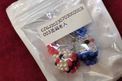 2月20日，手工兼職在家做，拿回家做的手工副業(yè)，開飾品加工廠，手工之家努力讓每一個(gè)合作人員都有好收入，圖為串珠米珠繡手工產(chǎn)品剪影