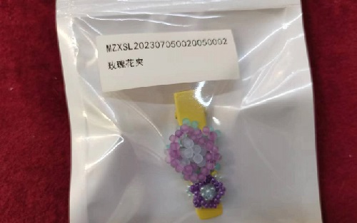 3月15日，手工兼職在家做是真的嗎？開飾品加工廠，正規(guī)手工活外發(fā)加工網(wǎng)副業(yè)，做好這兩點，在手工之家能有更好的收入，圖為串珠米珠繡手工產(chǎn)品剪影