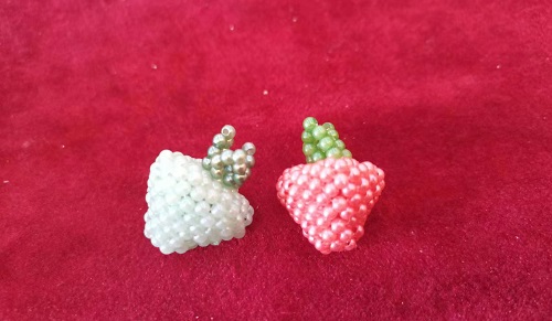 3月17日，手工活兼職招聘信息，手工活接單平臺，靈活就業(yè)好副業(yè)，開飾品加工廠，在手工之家，加工銷售如何做更好？圖為串珠米珠繡手工產(chǎn)品剪影