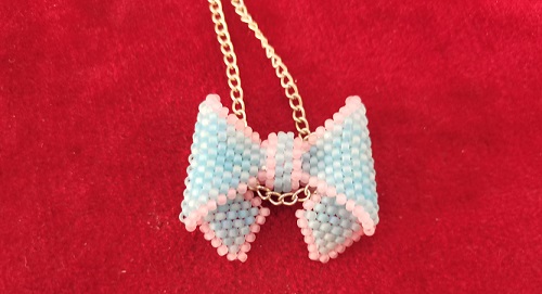 5月30日，手工活兼職可帶回家，開手工飾品加工廠，手工活接單平臺，在手工之家，合作不同收入不同，圖為串珠米珠繡純手工產(chǎn)品剪影
