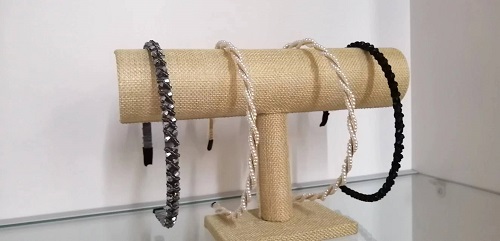 7月9日，手工活拿回家做在哪里找，外發(fā)加工接單平臺(tái)，在家做手工，開手工加工廠，在手工之家，創(chuàng)新不僅全面而且始終堅(jiān)持，圖為串珠米珠繡純手工產(chǎn)品剪影