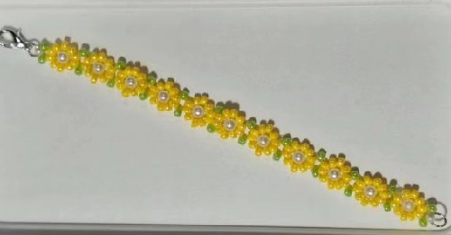 7月13日，靠譜手工兼職平臺(tái)，在家兼職正規(guī)的日結(jié)手工有沒有，開手工加工廠，與手工之家合作，這幾點(diǎn)做得好，收入自然就好，圖為串珠米珠繡純手工產(chǎn)品剪影